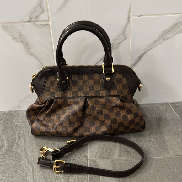 EUC Louis Vuitton Damier Ebene Trevi PM w/ Strap - Picture 3 of 17